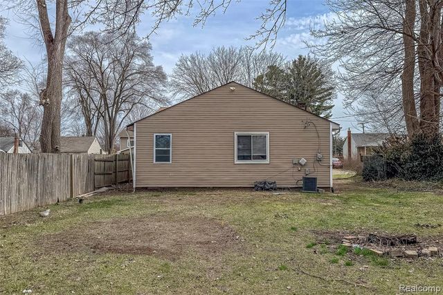 5645 N Linville Street, Westland, MI 48185