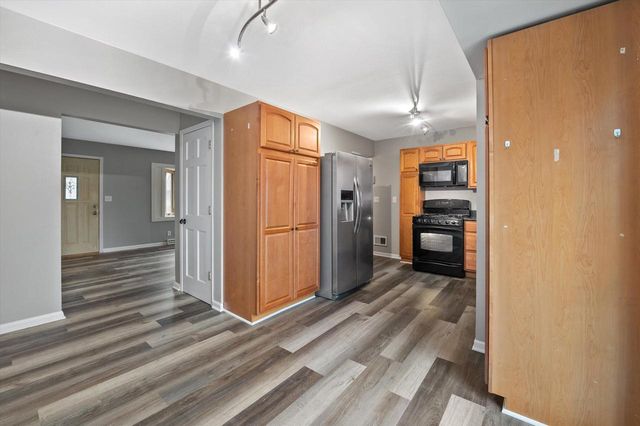 W148N8435 Albert PLACE, Menomonee Falls, WI 53051