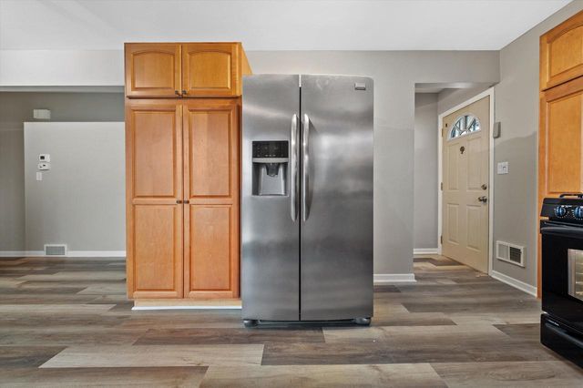 W148N8435 Albert PLACE, Menomonee Falls, WI 53051