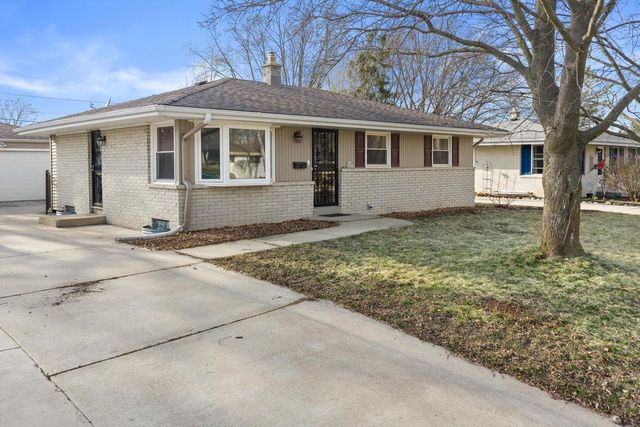 W148N8435 Albert PLACE, Menomonee Falls, WI 53051