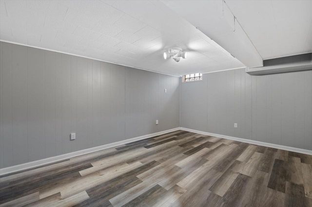 W148N8435 Albert PLACE, Menomonee Falls, WI 53051