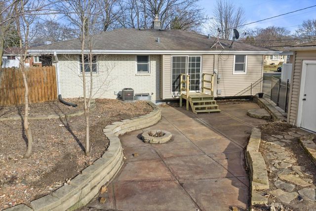 W148N8435 Albert PLACE, Menomonee Falls, WI 53051