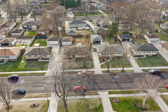 W148N8435 Albert PLACE, Menomonee Falls, WI 53051