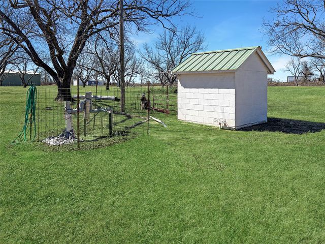 506 Avenue C, Carbon, TX 76435