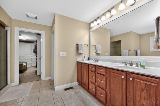 1041 Blue Sky Drive, Goshen Twp, OH 45122