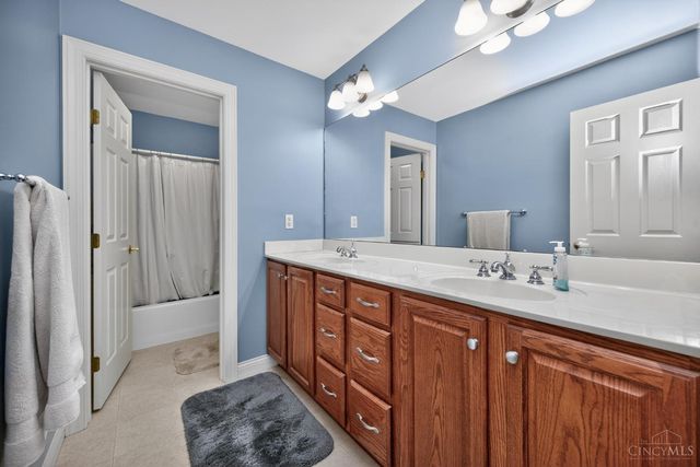 1041 Blue Sky Drive, Goshen Twp, OH 45122