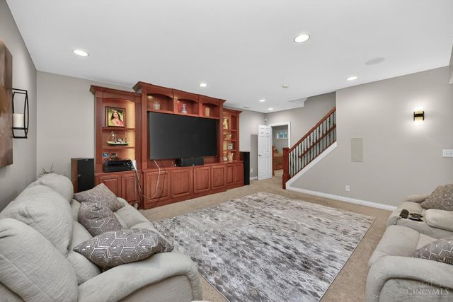 1041 Blue Sky Drive, Goshen Twp, OH 45122