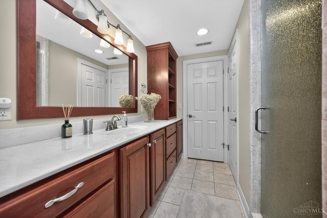 1041 Blue Sky Drive, Goshen Twp, OH 45122