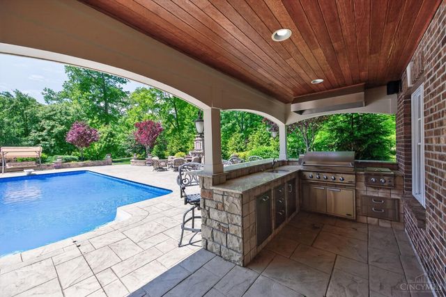 1041 Blue Sky Drive, Goshen Twp, OH 45122