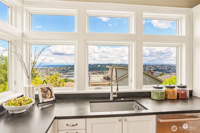 1616 Bigelow Avenue N, Seattle, WA 98109