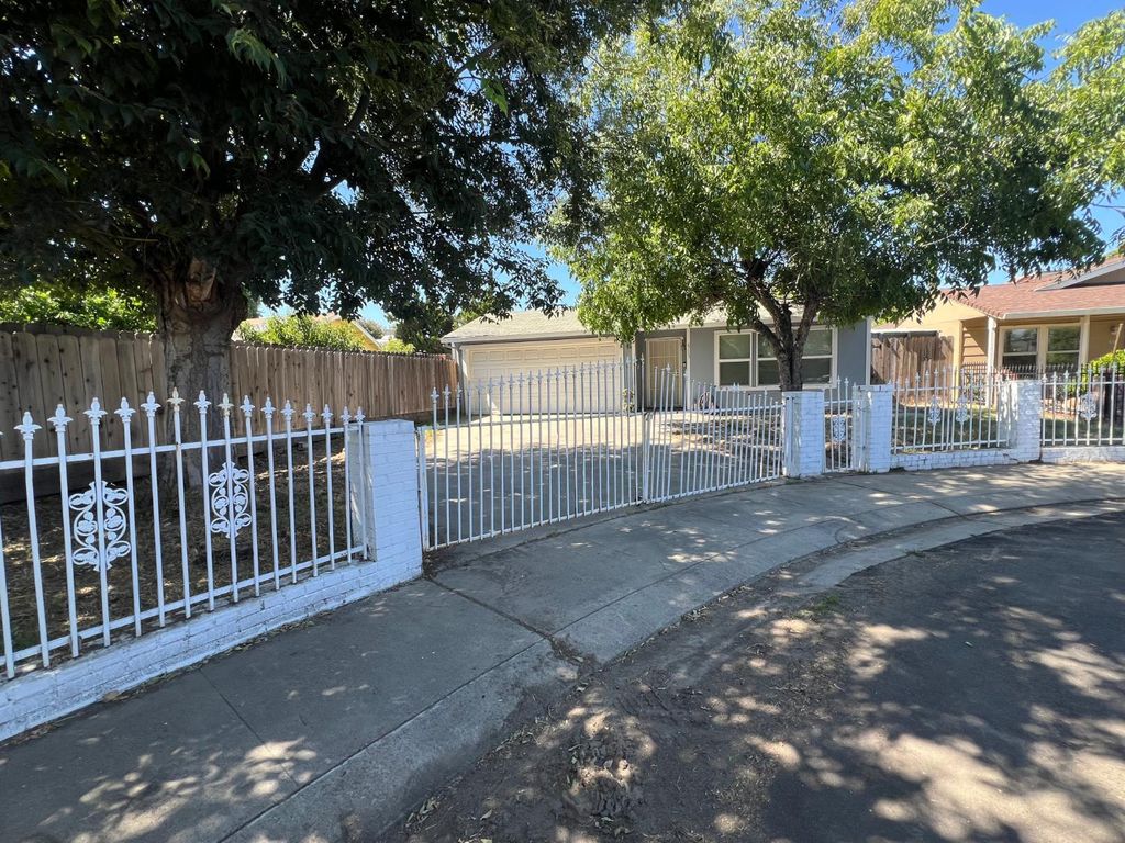 513 Algen Ct, Modesto, CA 95358