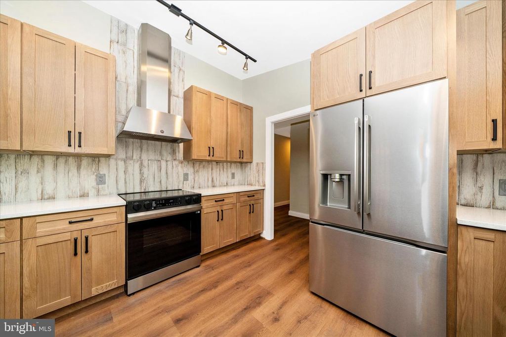 Image 11 of property listing at 12509 KNIGHTSBRIDGE CT, Rockville, MD 20850