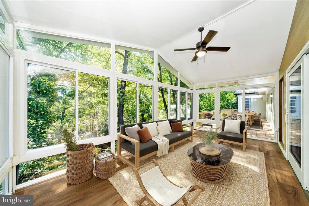 Image 22 of property listing at 12509 KNIGHTSBRIDGE CT, Rockville, MD 20850