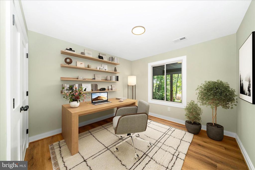 Image 26 of property listing at 12509 KNIGHTSBRIDGE CT, Rockville, MD 20850