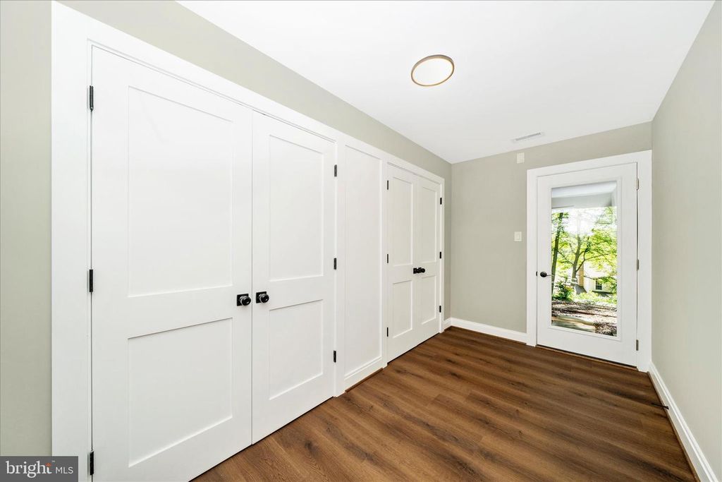 Image 28 of property listing at 12509 KNIGHTSBRIDGE CT, Rockville, MD 20850