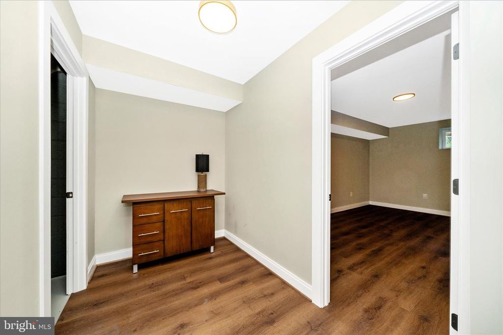 Image 29 of property listing at 12509 KNIGHTSBRIDGE CT, Rockville, MD 20850