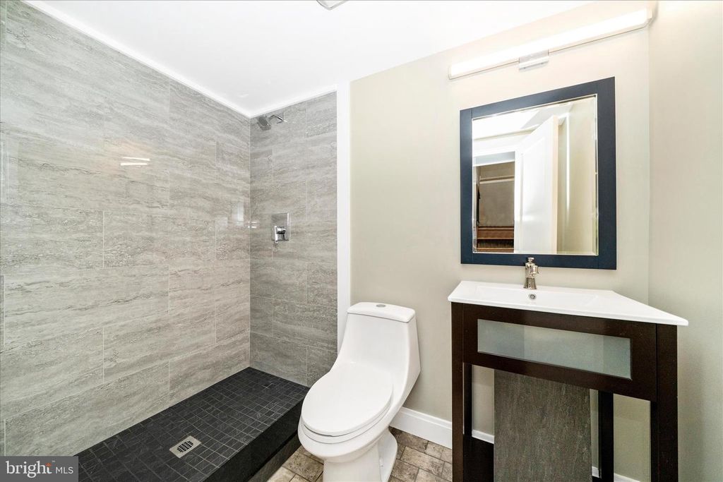 Image 30 of property listing at 12509 KNIGHTSBRIDGE CT, Rockville, MD 20850