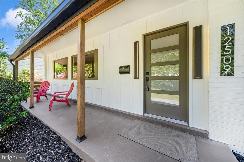Image 44 of property listing at 12509 KNIGHTSBRIDGE CT, Rockville, MD 20850