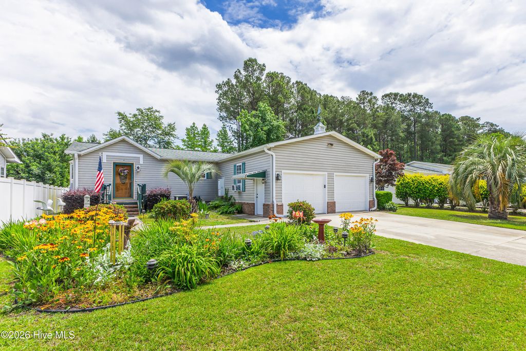 905 Palmer Drive, Carolina Shores, NC 28467