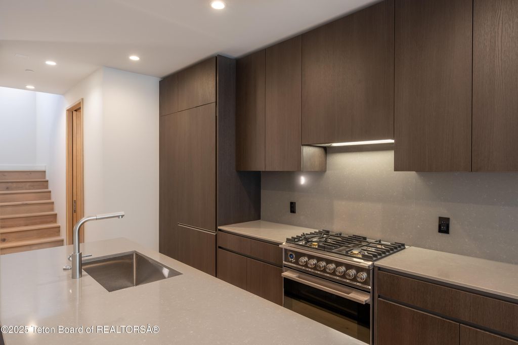 165 N GLENWOOD Street 23, Jackson, WY 83001