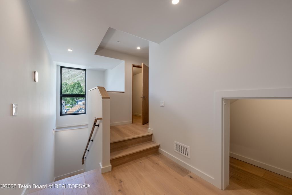 165 N GLENWOOD Street 23, Jackson, WY 83001 photo 13