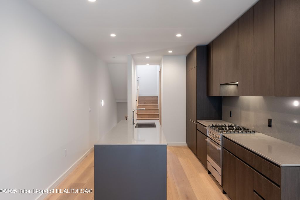 165 N GLENWOOD Street 23, Jackson, WY 83001 photo 3