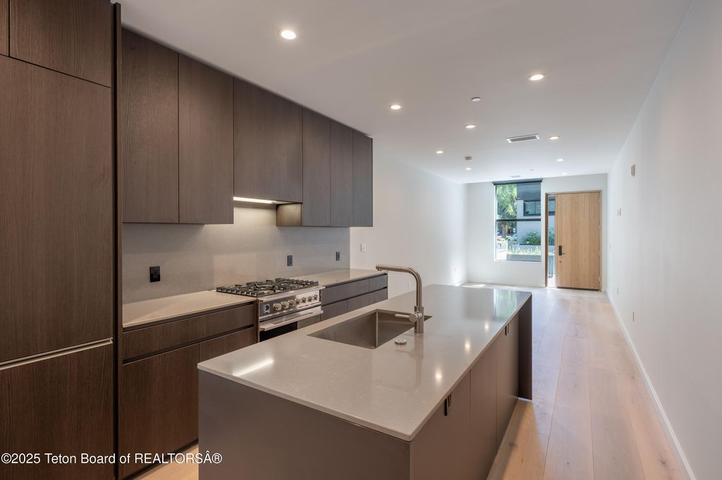 165 N GLENWOOD Street 23, Jackson, WY 83001 photo 4