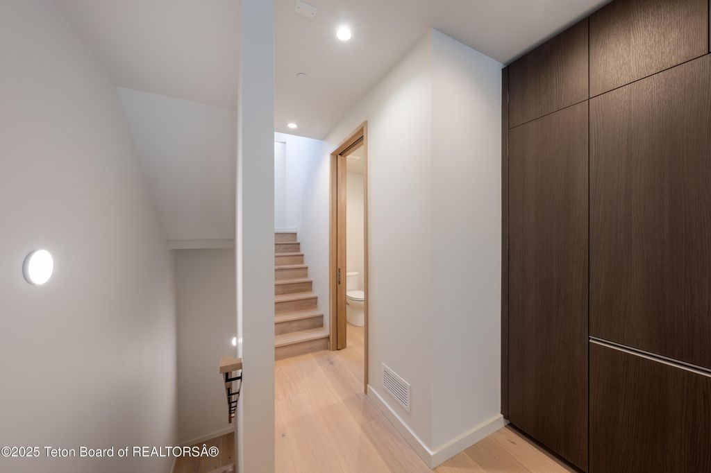 165 N GLENWOOD Street 23, Jackson, WY 83001 photo 6