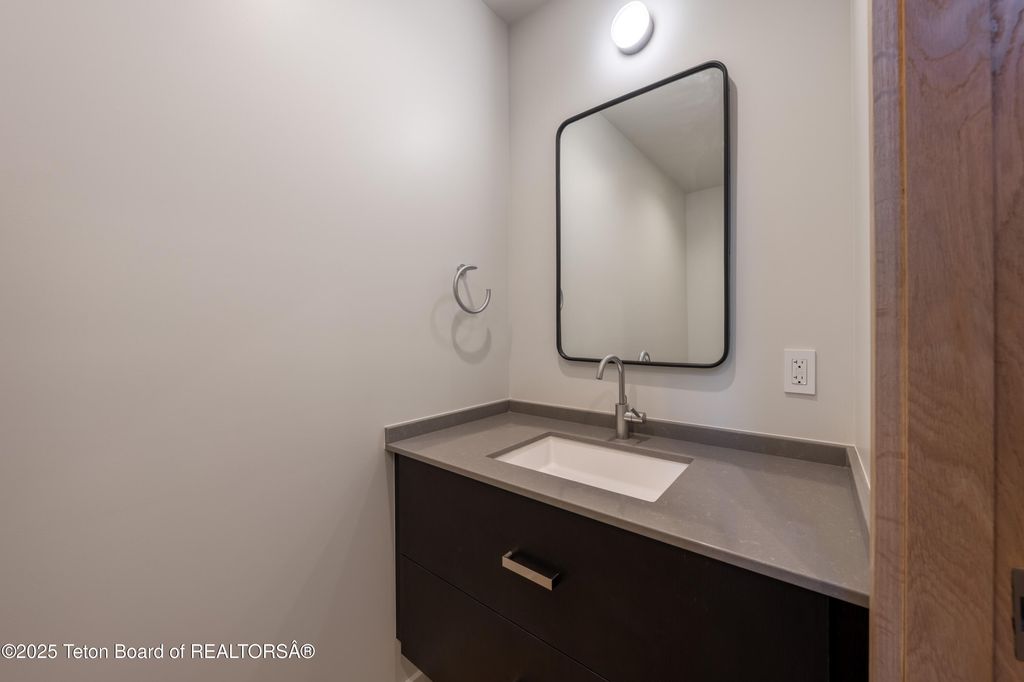 165 N GLENWOOD Street 23, Jackson, WY 83001 photo 8
