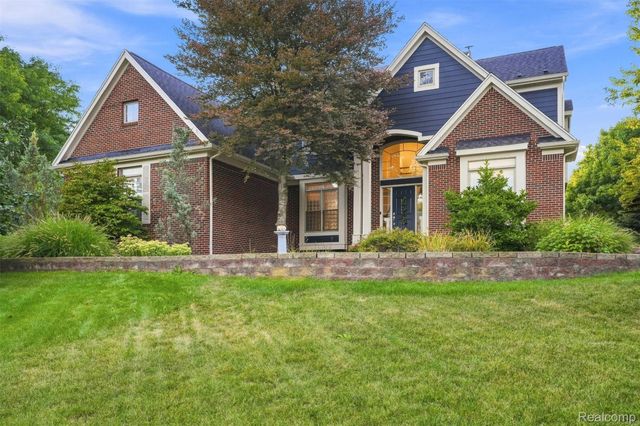 624 Nairn Circle, Highland Charter Township, MI 48357