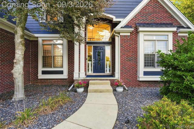 624 Nairn Circle, Highland Charter Township, MI 48357