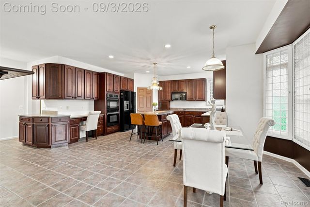 624 Nairn Circle, Highland Charter Township, MI 48357