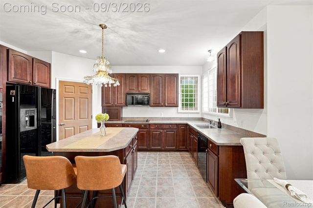 624 Nairn Circle, Highland Charter Township, MI 48357