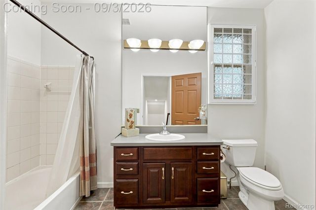 624 Nairn Circle, Highland Charter Township, MI 48357