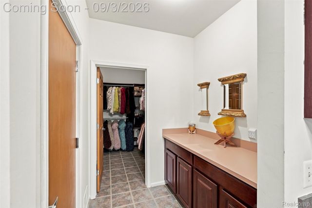 624 Nairn Circle, Highland Charter Township, MI 48357