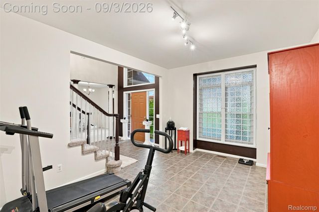 624 Nairn Circle, Highland Charter Township, MI 48357