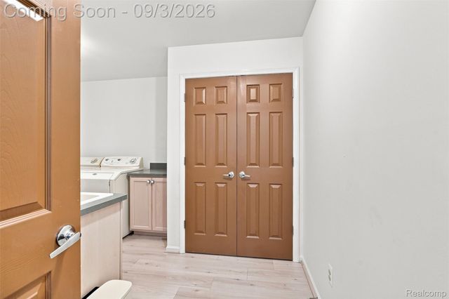 624 Nairn Circle, Highland Charter Township, MI 48357