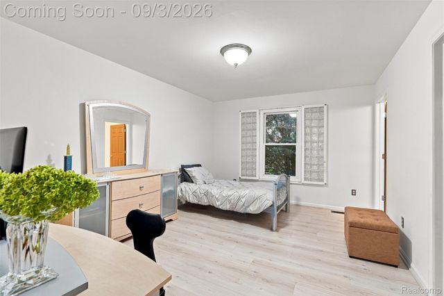 624 Nairn Circle, Highland Charter Township, MI 48357