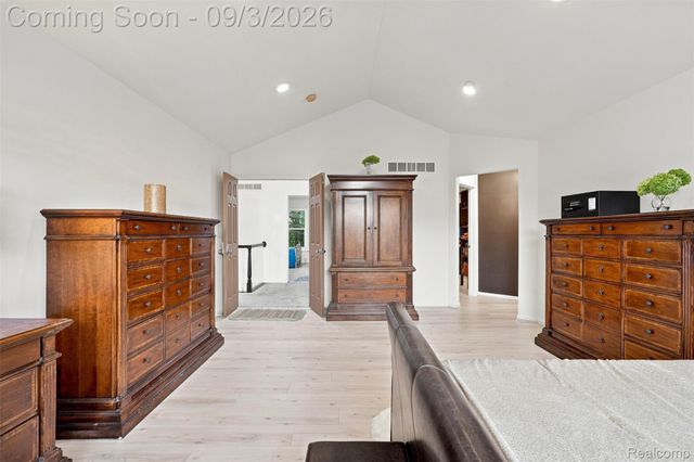 624 Nairn Circle, Highland Charter Township, MI 48357