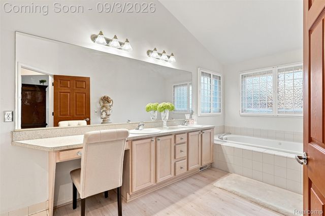 624 Nairn Circle, Highland Charter Township, MI 48357