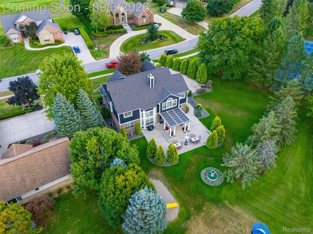 624 Nairn Circle, Highland Charter Township, MI 48357