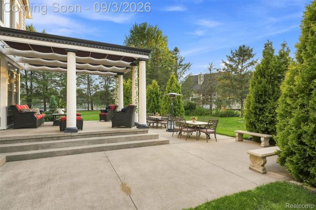 624 Nairn Circle, Highland Charter Township, MI 48357