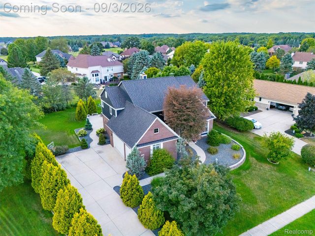 624 Nairn Circle, Highland Charter Township, MI 48357