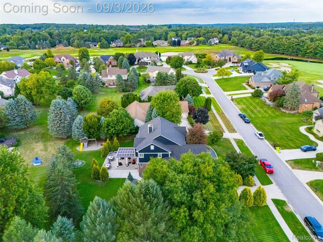 624 Nairn Circle, Highland Charter Township, MI 48357