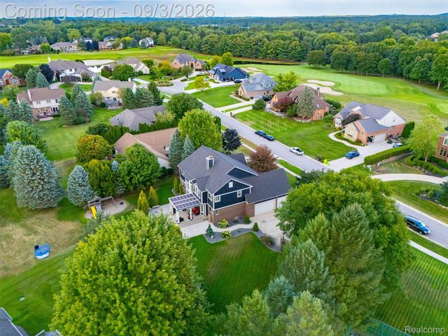 624 Nairn Circle, Highland Charter Township, MI 48357