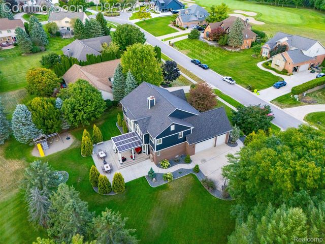 624 Nairn Circle, Highland Charter Township, MI 48357