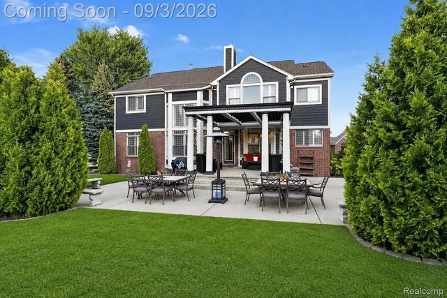 624 Nairn Circle, Highland Charter Township, MI 48357