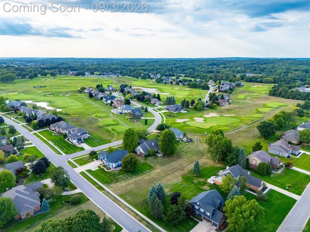 624 Nairn Circle, Highland Charter Township, MI 48357
