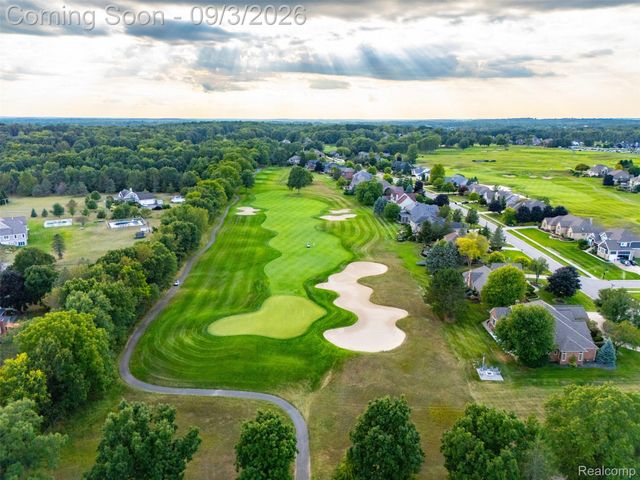 624 Nairn Circle, Highland Charter Township, MI 48357