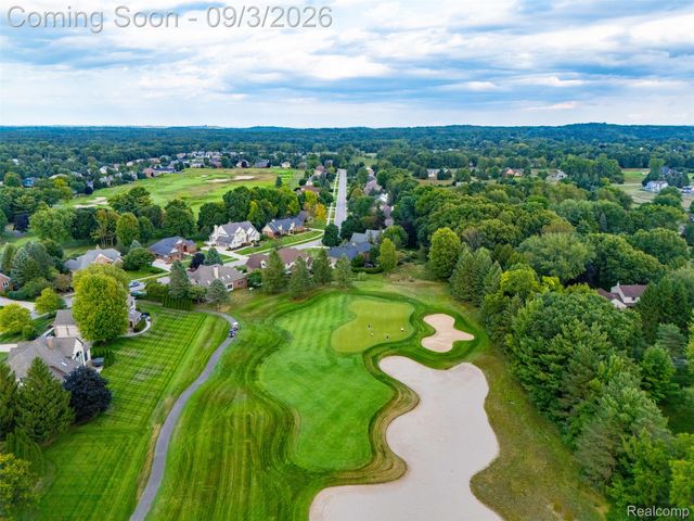 624 Nairn Circle, Highland Charter Township, MI 48357